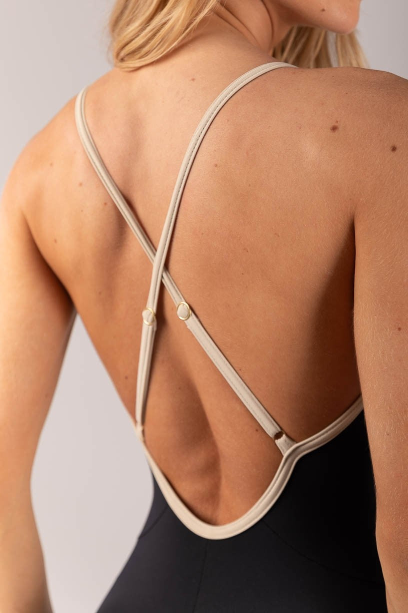 Macaquinho com Vivo e Alças Reguláveis (Preto / Bege) | Ref: K4373-A - Imagem 7