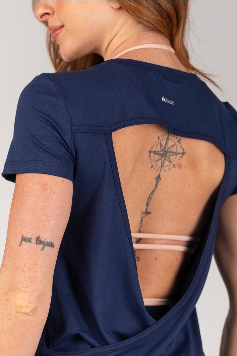 Camiseta com Abertura nas Costas (Azul Marinho) | Ref: K4675-B - Imagem 3