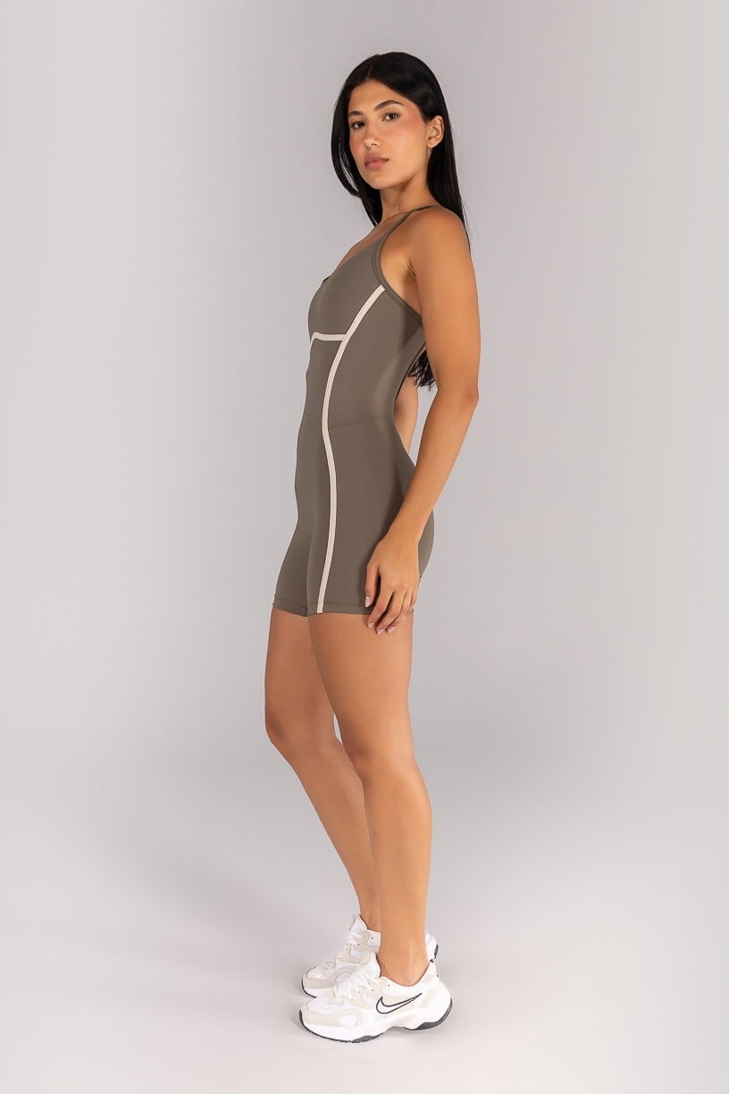 Macaquinho sem Gancho com Alças Cruzadas (Oliva / Off-White) | Ref: K4701-C - Imagem 4