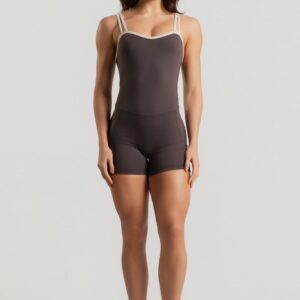 Macaquinho com Alças Duplas e Decote Sinuoso (Trufa / Off-White) | Ref: K4947-A